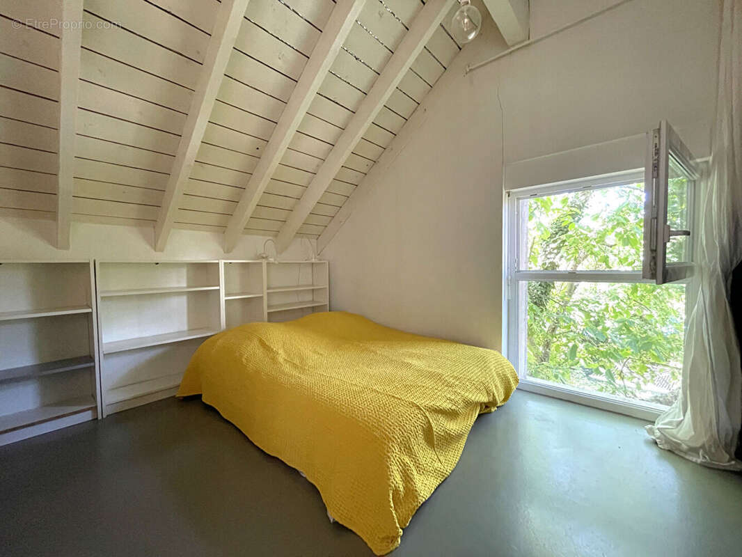 Maison familiale et contemporaine sur 11 ares de terrain à Woippy, garage. - photo 11