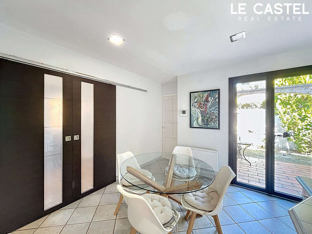 Maison à CEYRESTE
