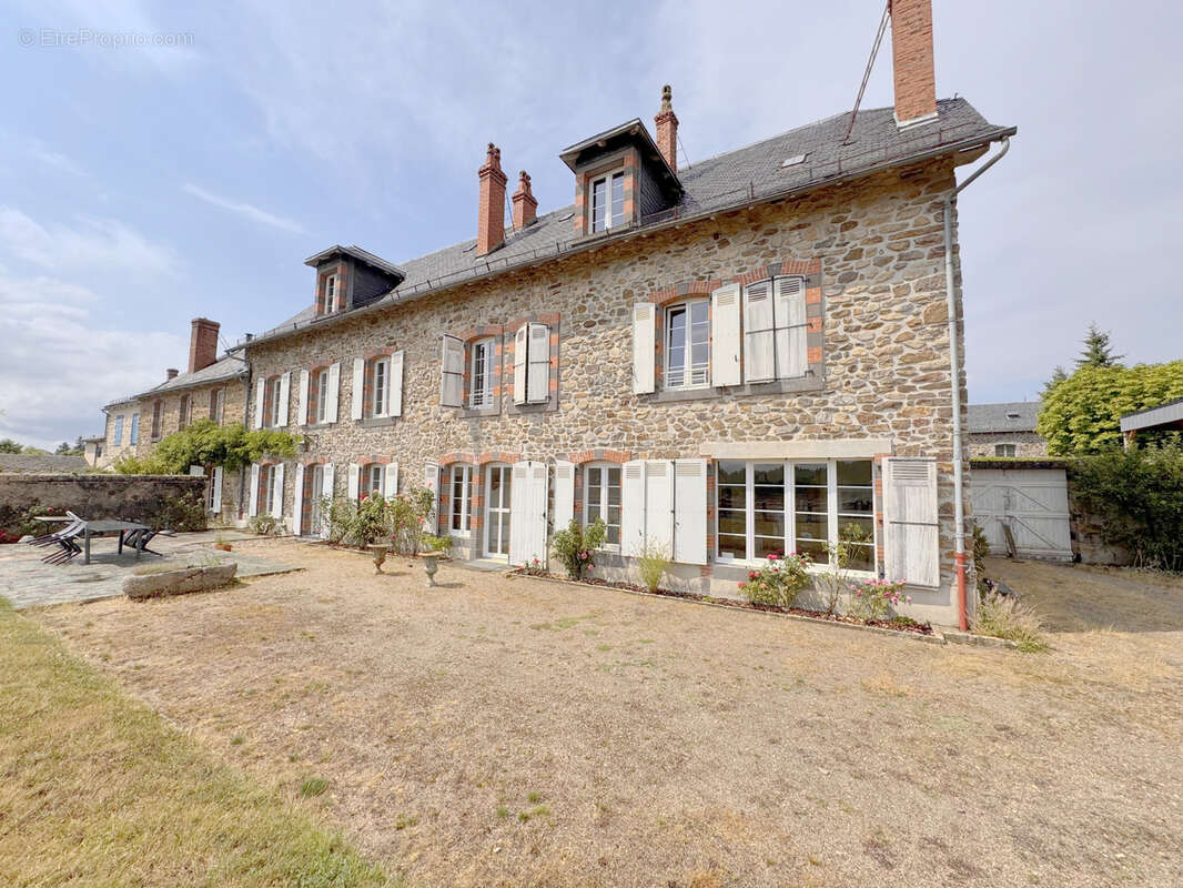 Maison à RUYNES-EN-MARGERIDE