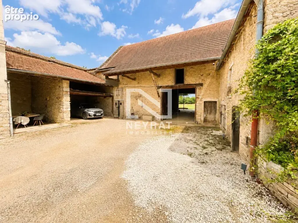 Propriété de charme rénovée avec prestations haut de gamme, grange remarquable et fort potentiel d'aménagement - photo 16
