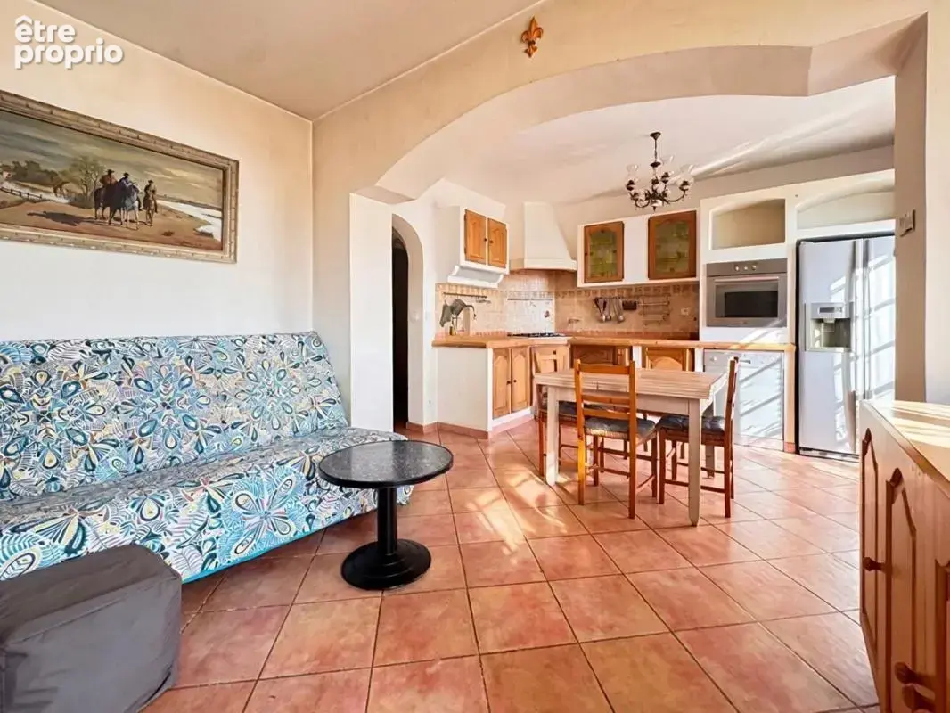 SAINT-VICTORET  Villa indépendante de 137 m² avec 91 m² de dépendances et fort potentiel - photo 3