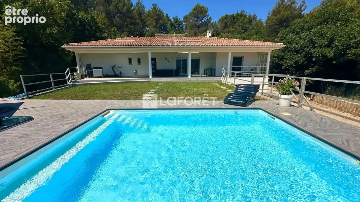 Maison Cuges Les Pins 6 pièces 3 chambres 140 m2 avec piscine - photo 2