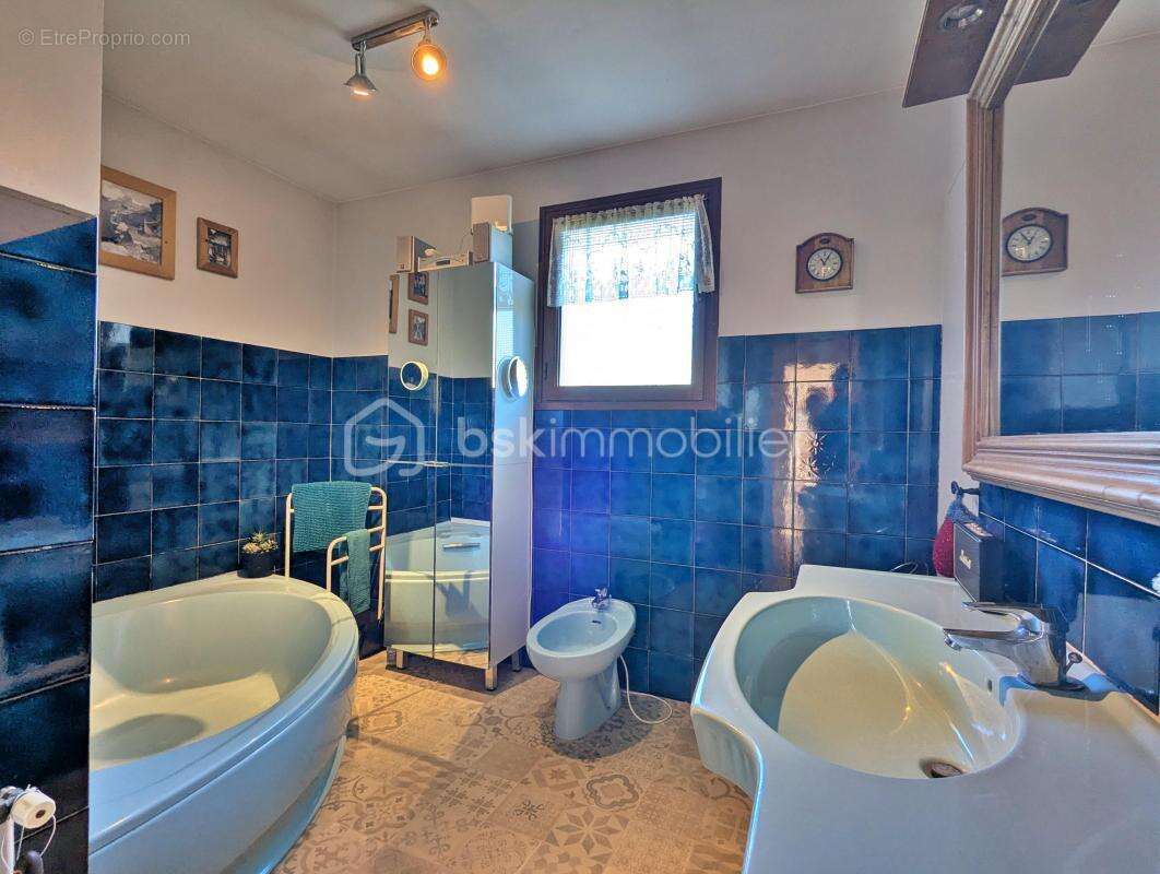 Maison à CHALLES-LES-EAUX