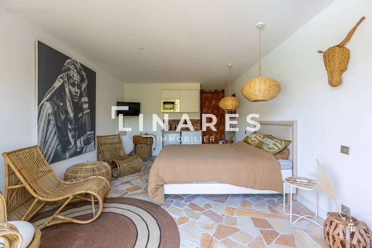 VILLA TOPAZE - Maison T7 de 206 m² - Dépendance - Piscine Terrain 1300m2 - 83240 Cavalaire - photo 17