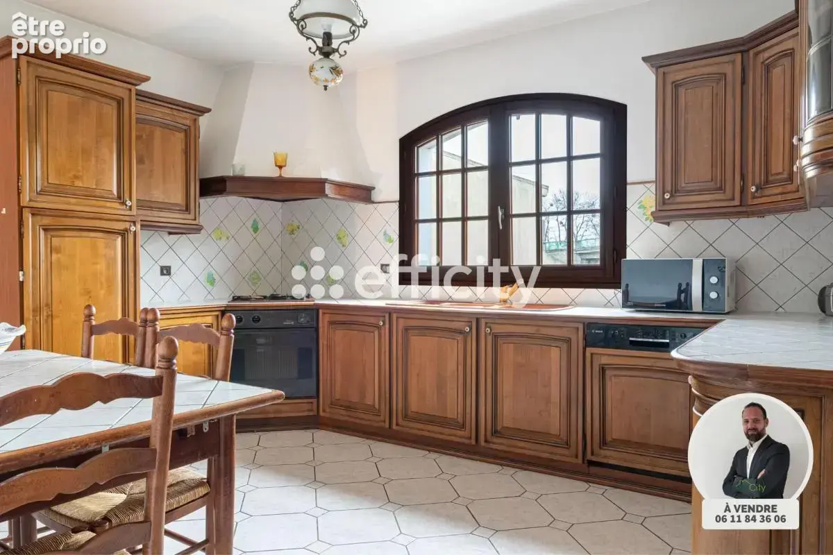 Maison 6 pièces 265 m² à vendre à Villeneuve-Le-Roi (94290) - photo 6