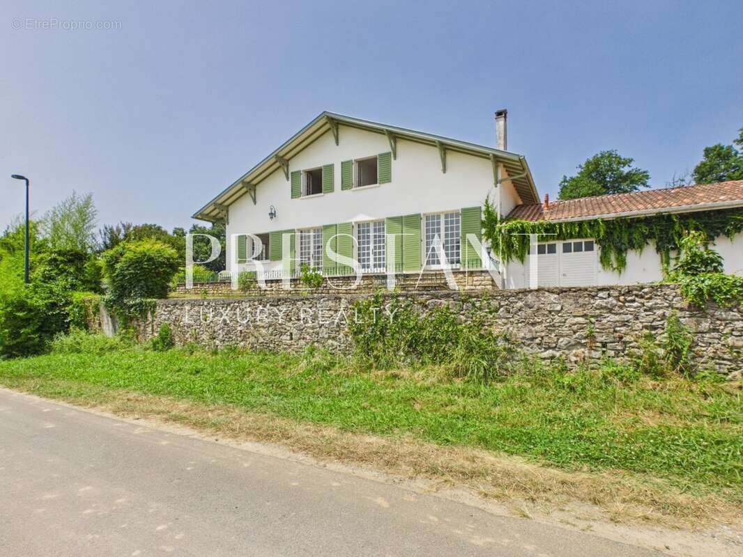Maison à ORTHEVIELLE