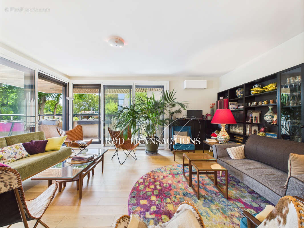 Appartement à NEUILLY-SUR-SEINE
