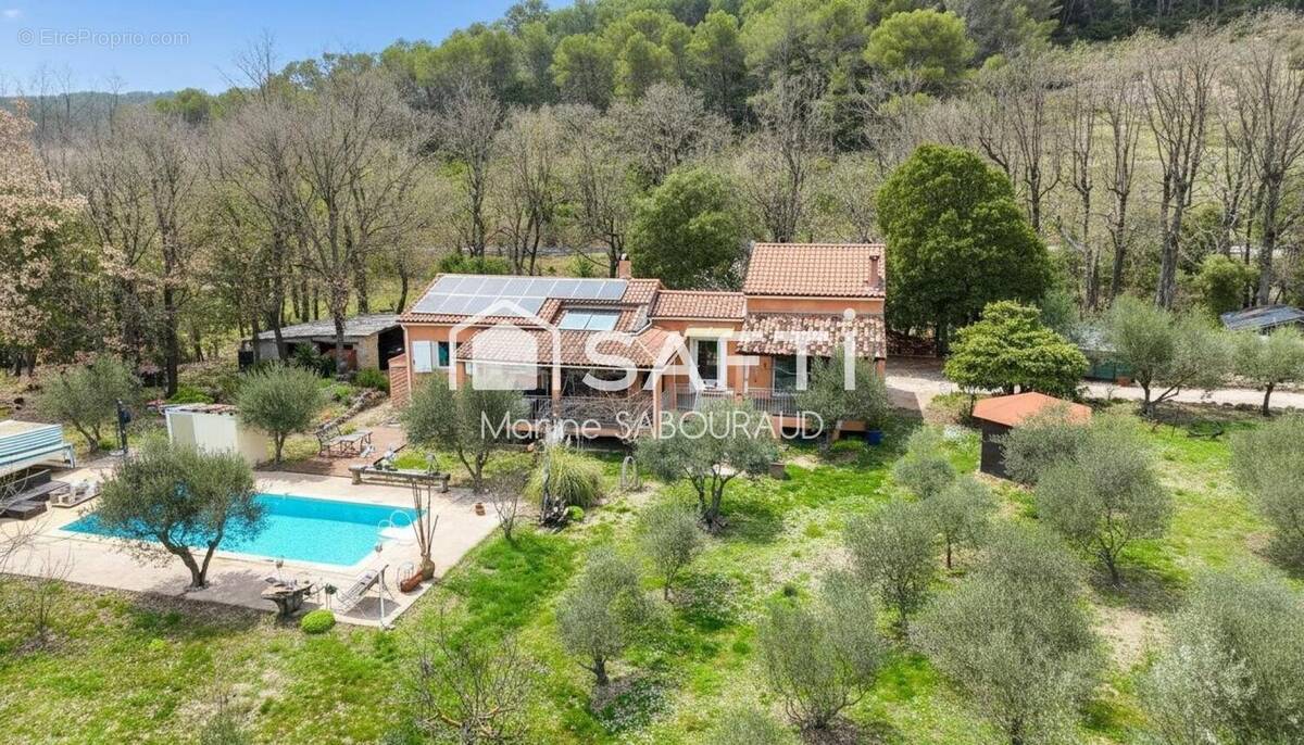 Photo 1 - Maison à ENTRECASTEAUX