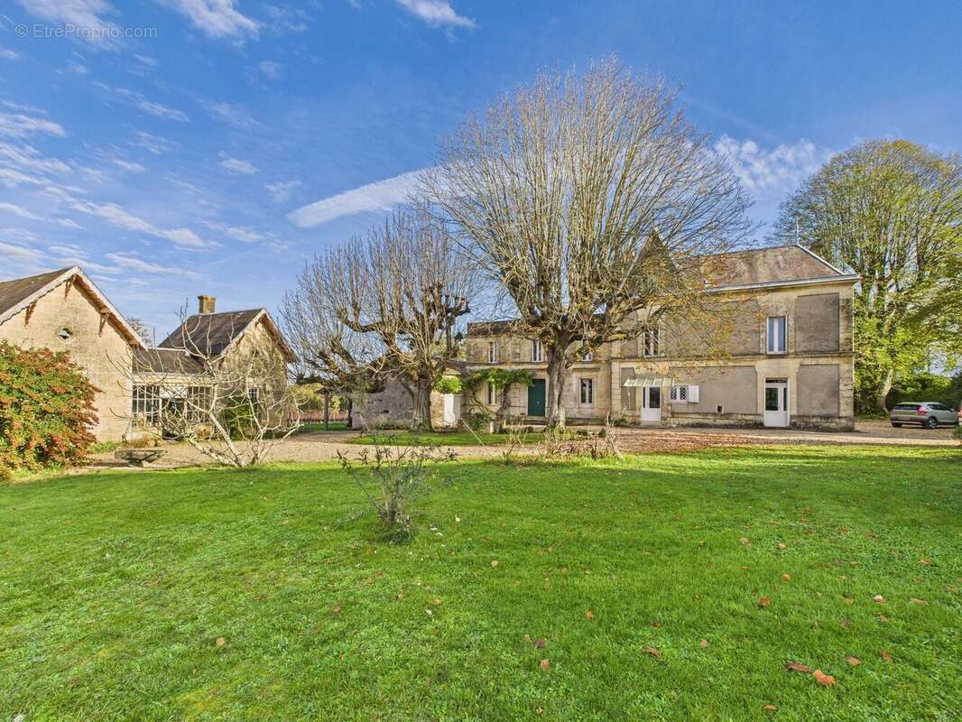 Maison à SAINT-EMILION