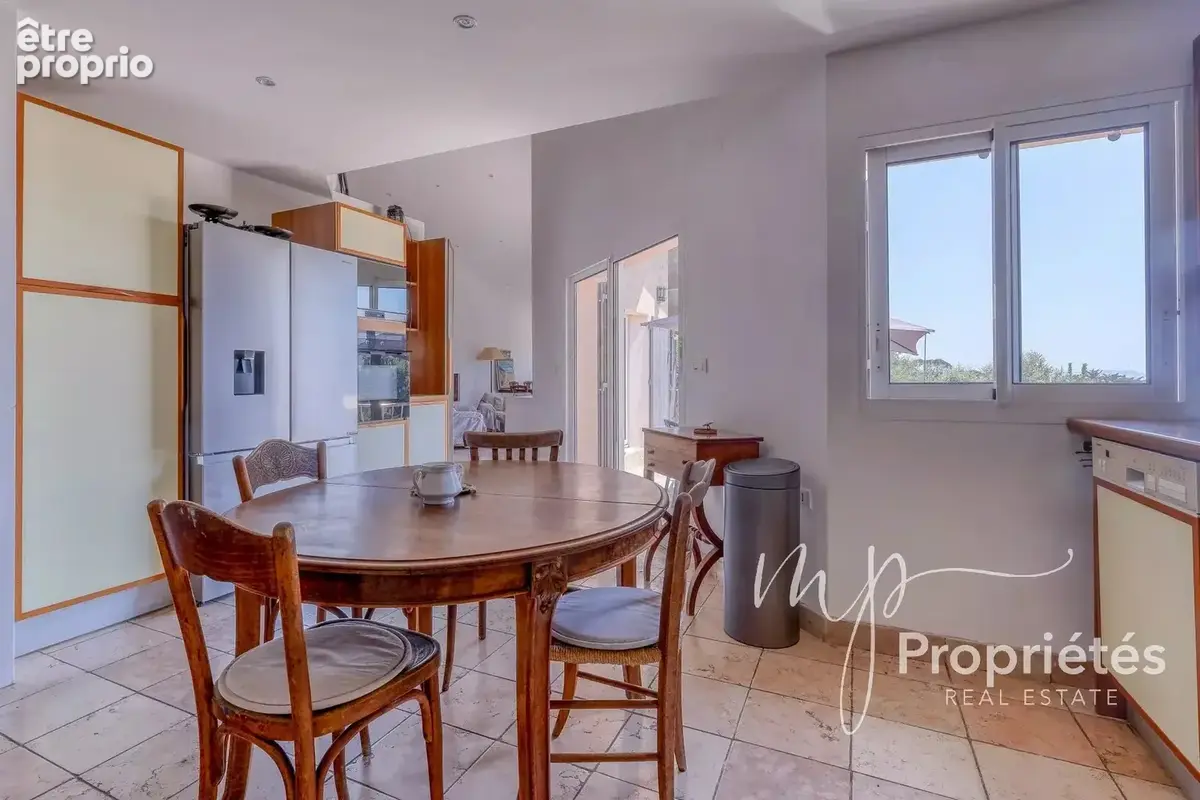 A VENDRE Maison  Rayol Canadel sur Mer. Propriété 300m² vue mer piscine proche plage - photo 12