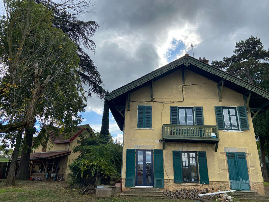 Terrain à CURIS-AU-MONT-D'OR