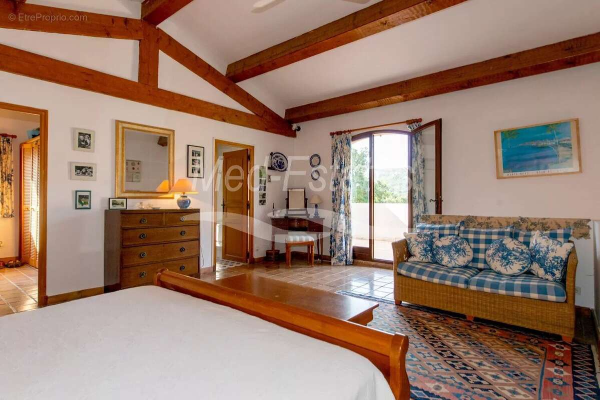 Maison à LA GARDE-FREINET