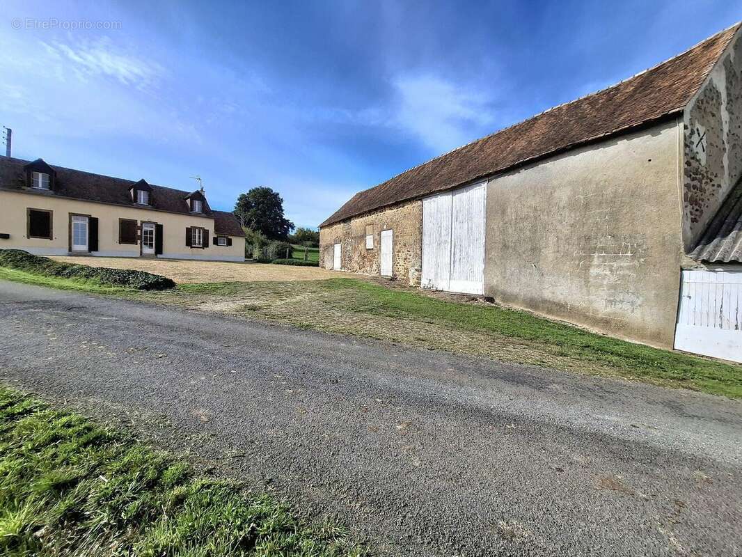 Maison 104 m² à Sainte-Sabine-Sur-Longeve  - photo 8