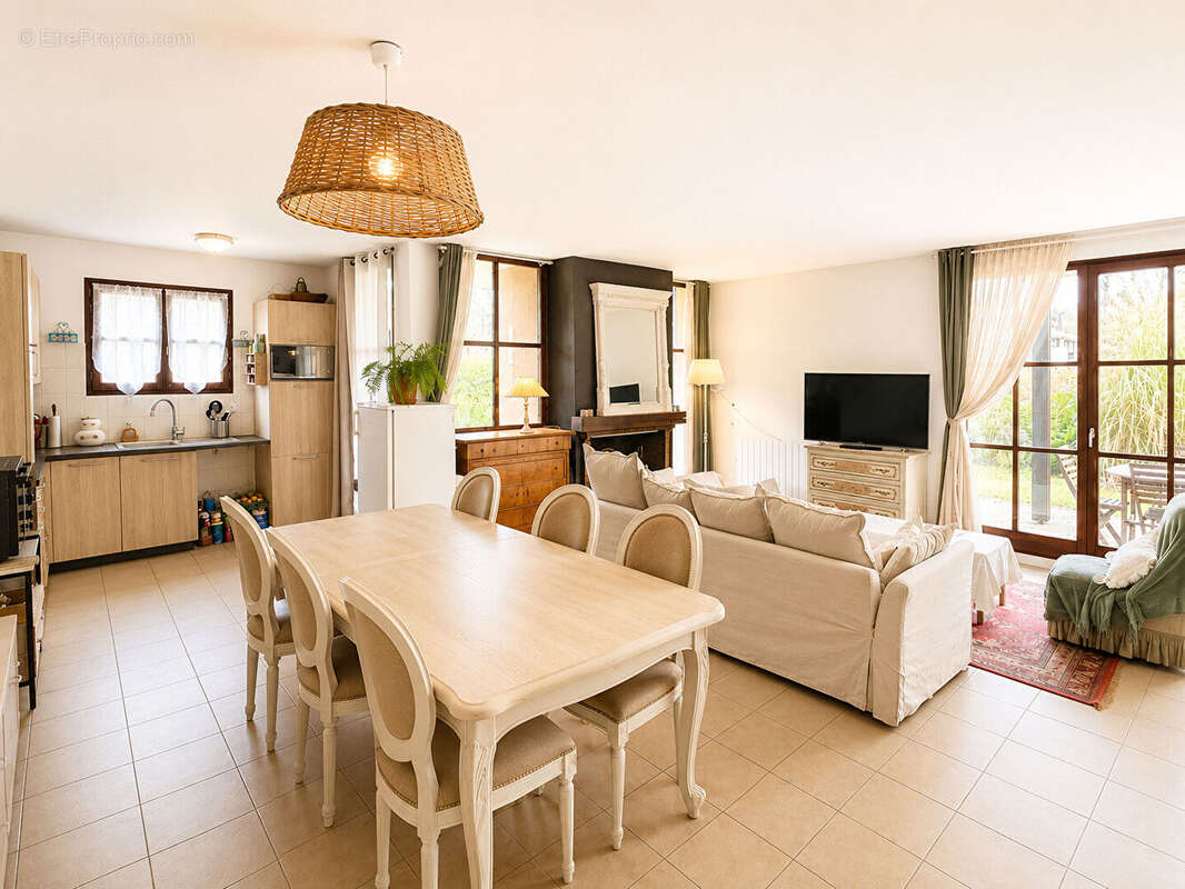 Maison de 90 m² à Salles - photo 2