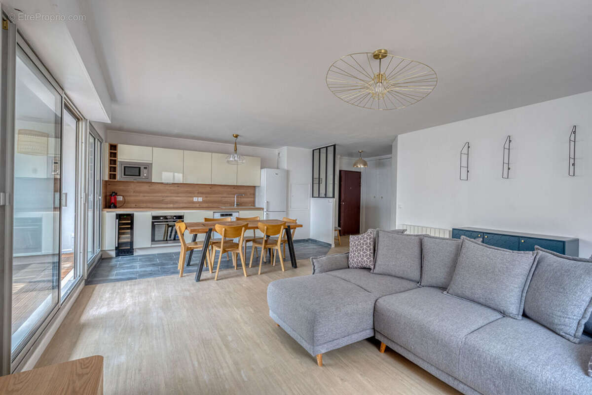 Grand 3 pièces de 72 m²  avec 42 m² de séjour , loggia, cave et Parking inclus ! - photo 3