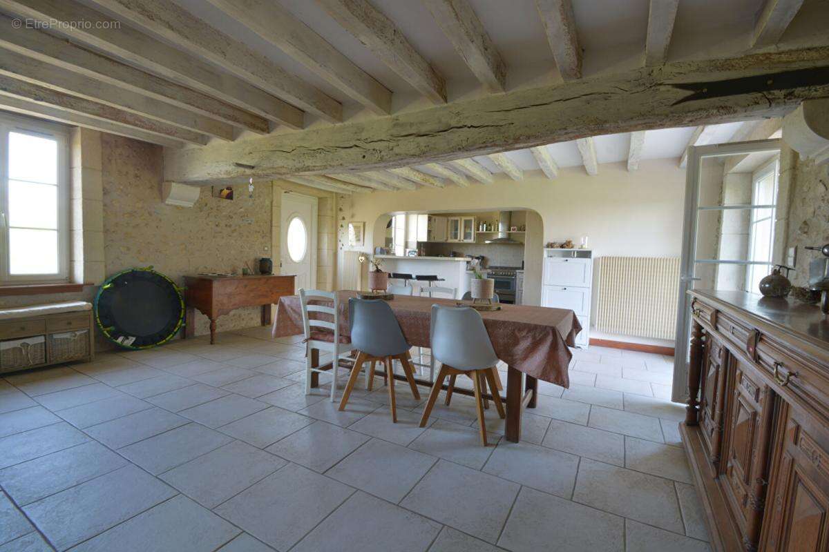 Maison à IVOY-LE-PRE