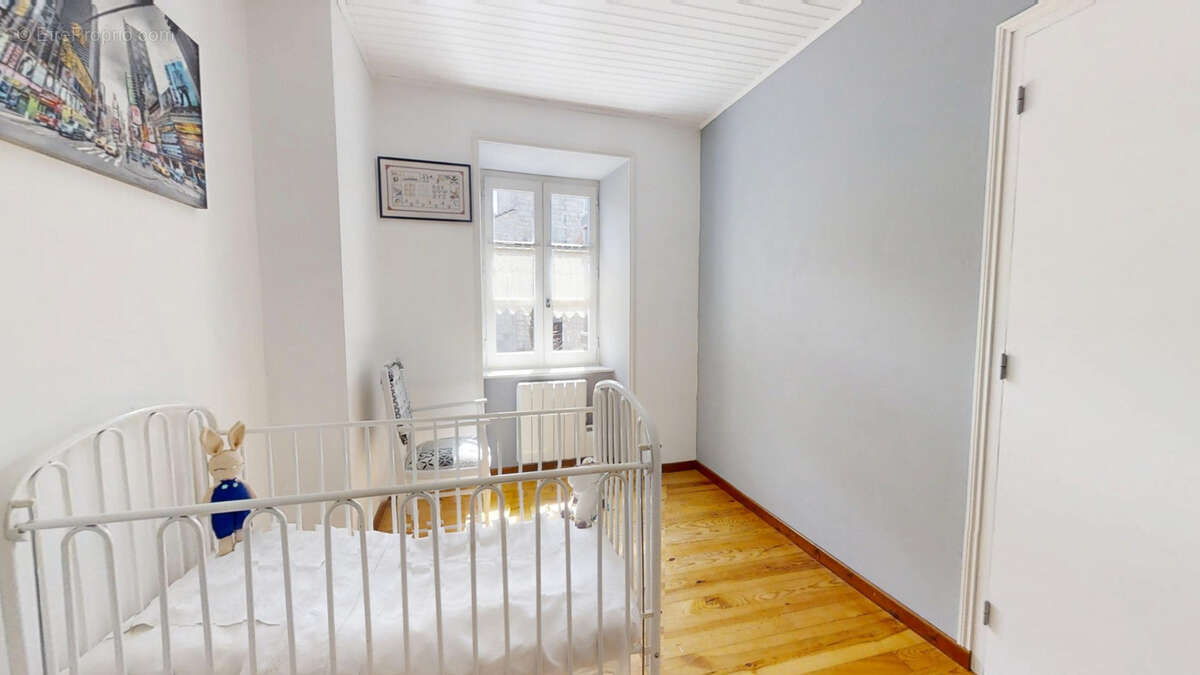 Maison à MONTREGARD