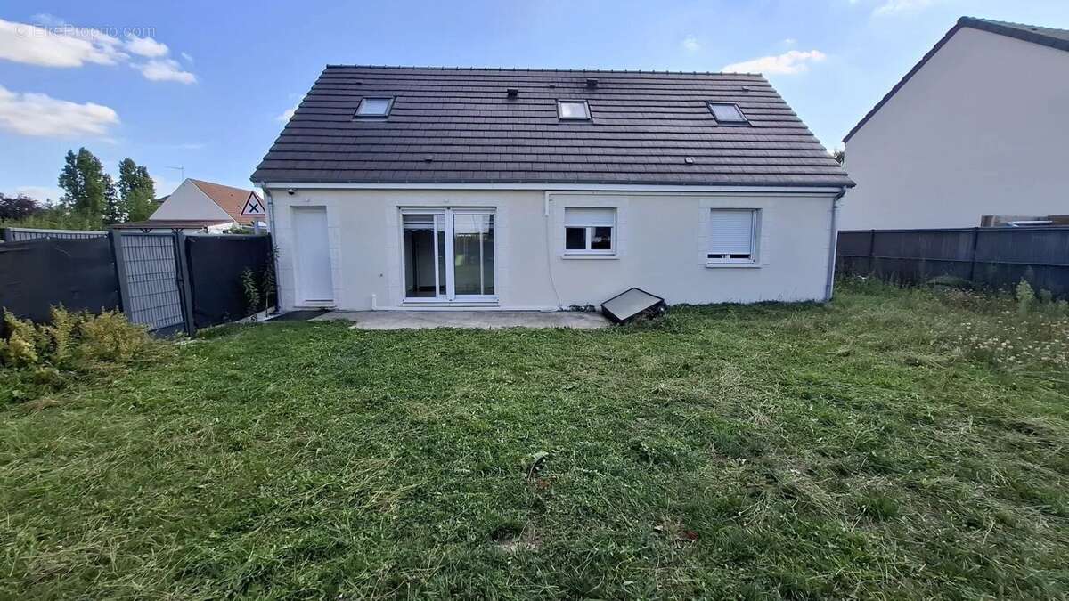 Maison à SAINT-JEAN-DE-LA-RUELLE