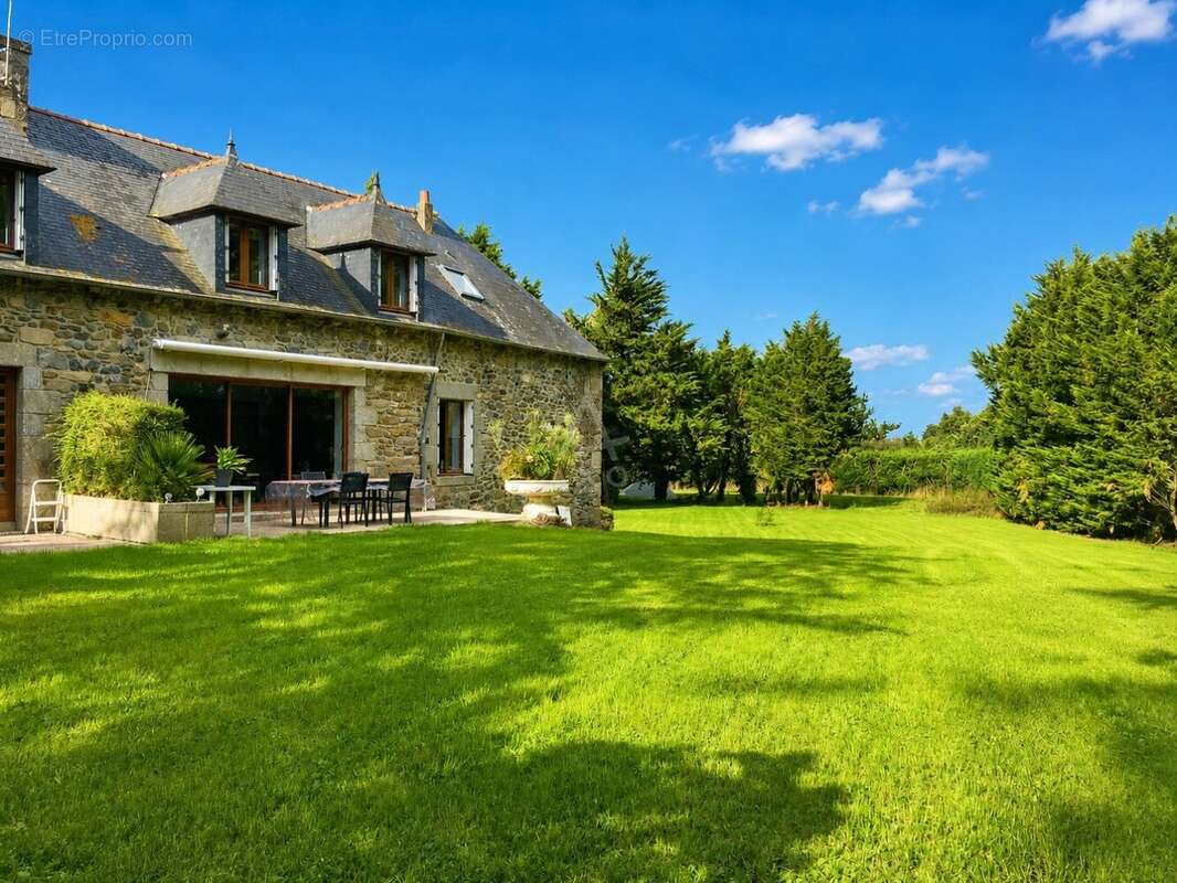 Annonce Immobilière : Grande demeure du XVIIIe siècle à Proximité de la Baie de Saint-Brieuc - photo 4