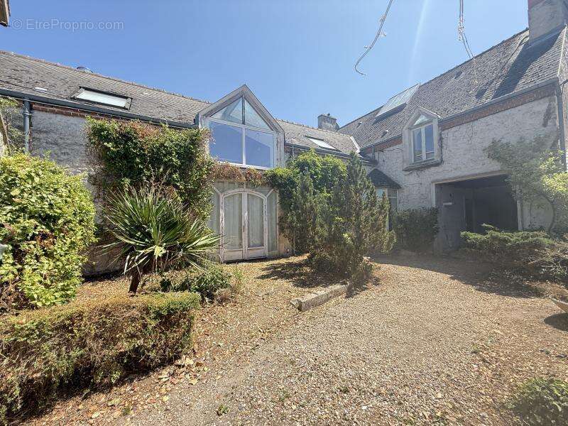 Maison à SAINT-JEAN-DE-BRAYE