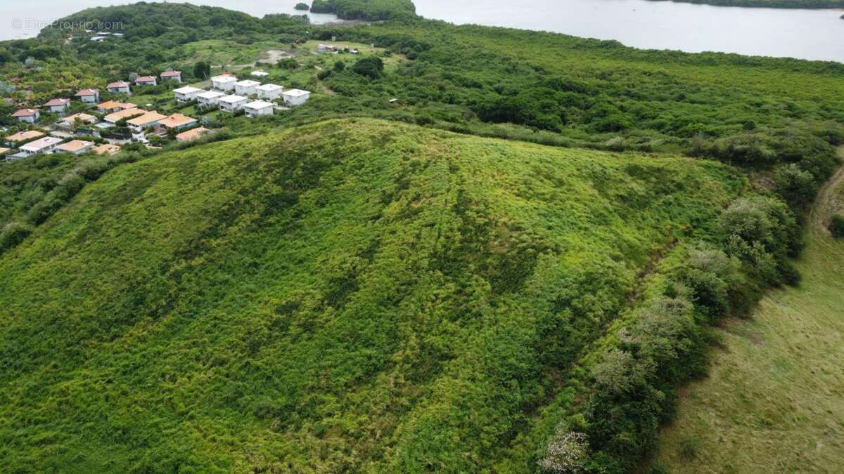 Terrain à LE VAUCLIN