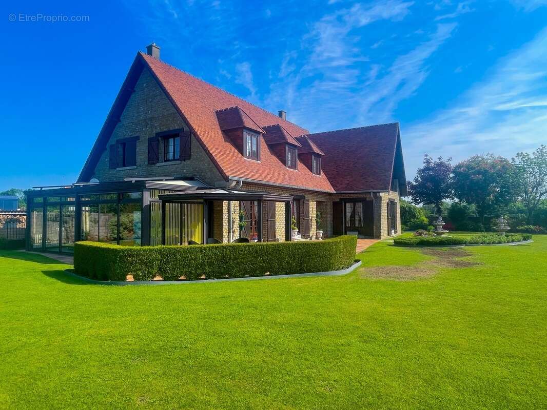 Dpt Pas-De-Calais(62) , à vendre propriété P(8) de 304m2 , terrain de 3000m2 ,double garages, véranda , pergola , cave à vins - photo 5