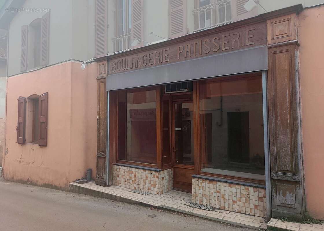 Commerce à SAINT-GEOIRE-EN-VALDAINE