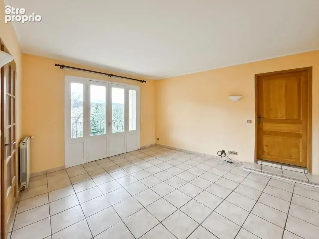 Belle maison Rénovée composée de deux logements , un type 4 et un type 2. Bâtie sur une parcelle de 800 m2 , cette charmante mai - photo 24