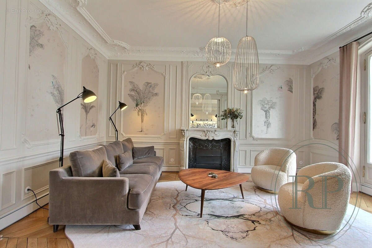 Appartement à PARIS-1E