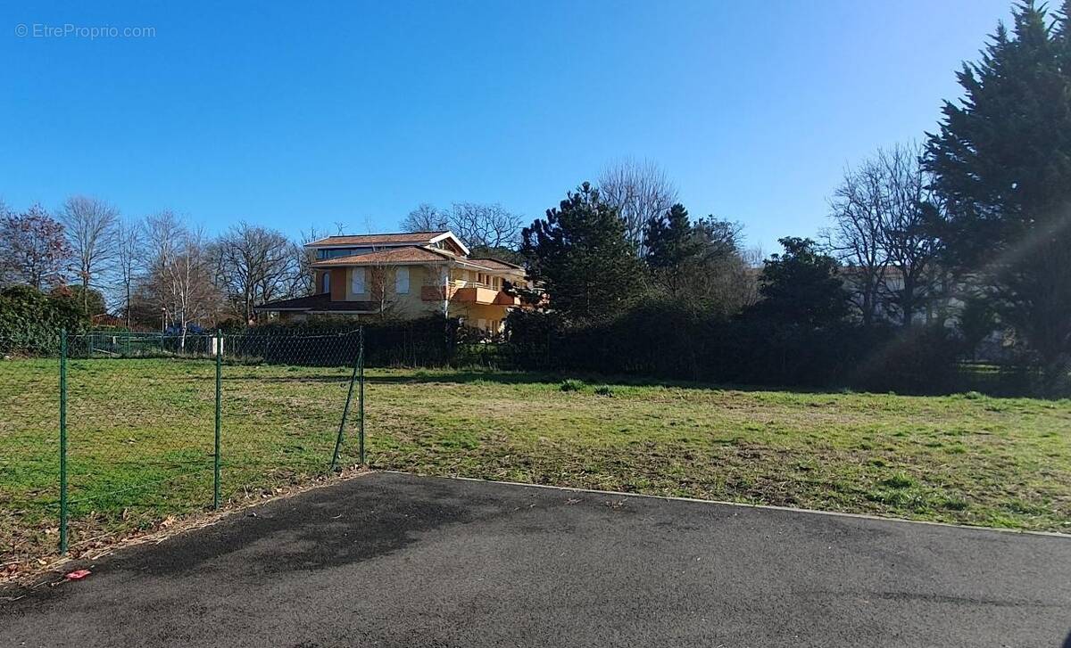 Terrain à DAX