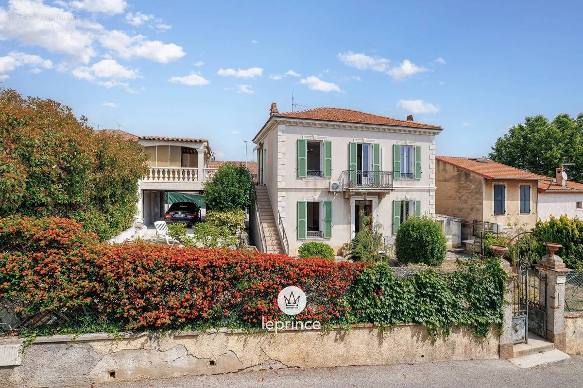 Maison à SAINT-LAURENT-DU-VAR