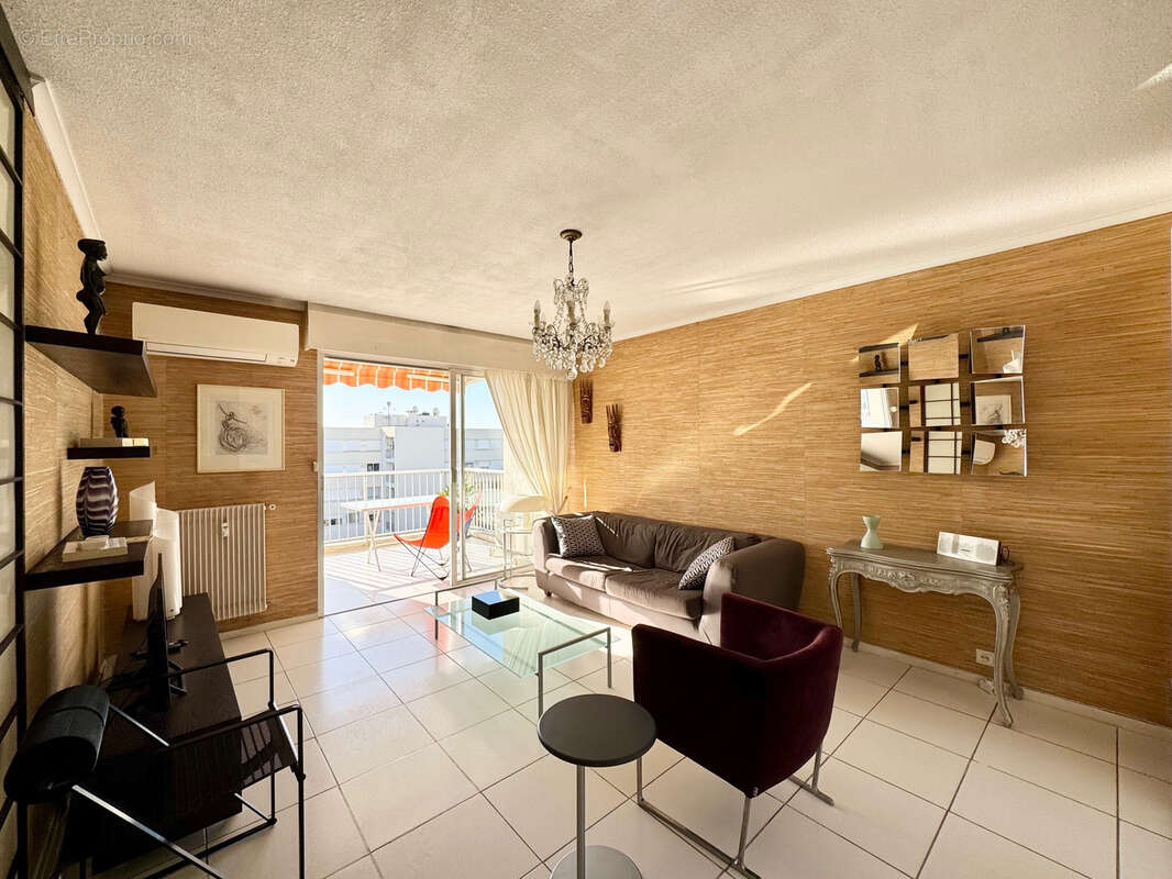 Appartement à VALLAURIS