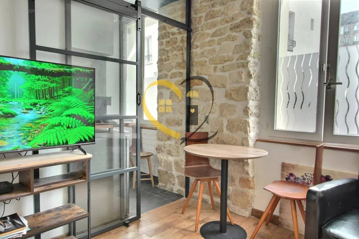 Appartement à CHARENTON-LE-PONT