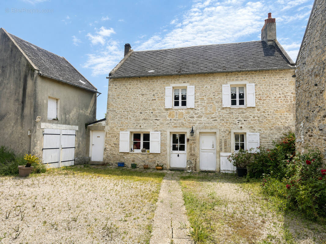Maison à SAINT-LAURENT-SUR-MER