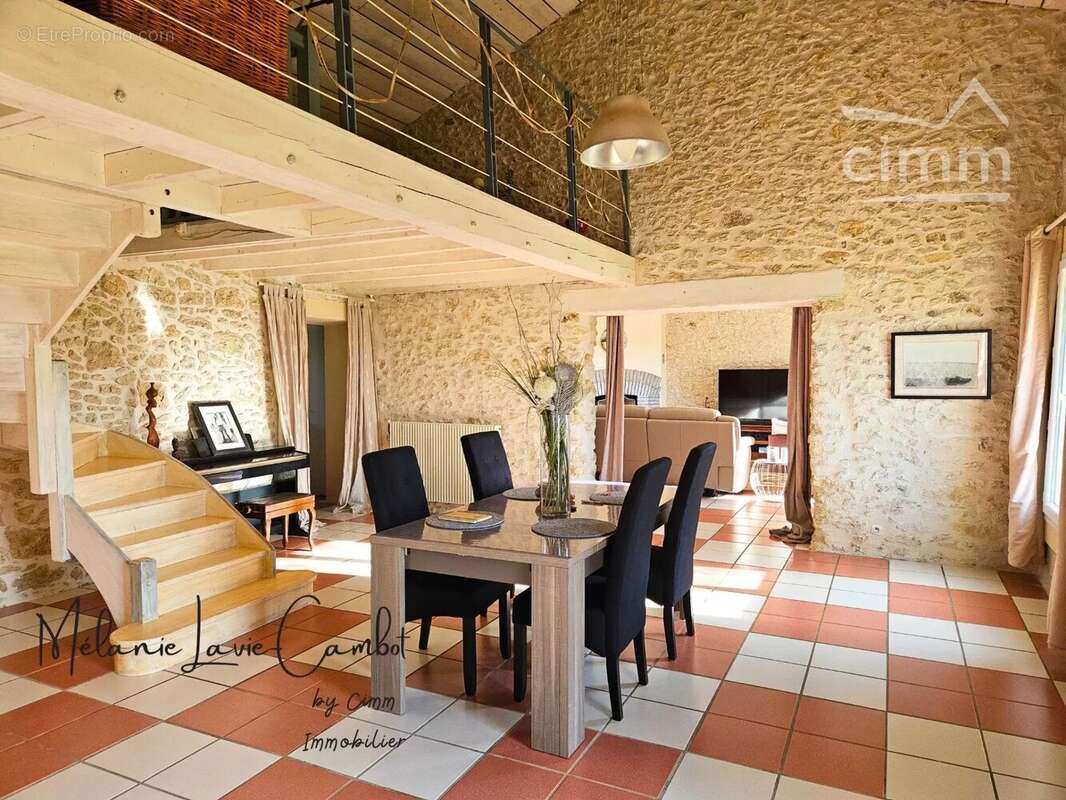 Maison à SAINT-CHRISTOLY-DE-BLAYE