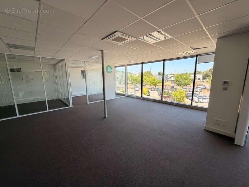 bureaux à vendre CHAPONOST (69) magnifique plateau de 160m2 dans l'immeuble LW1, face à la gare de Chaponost - photo 6