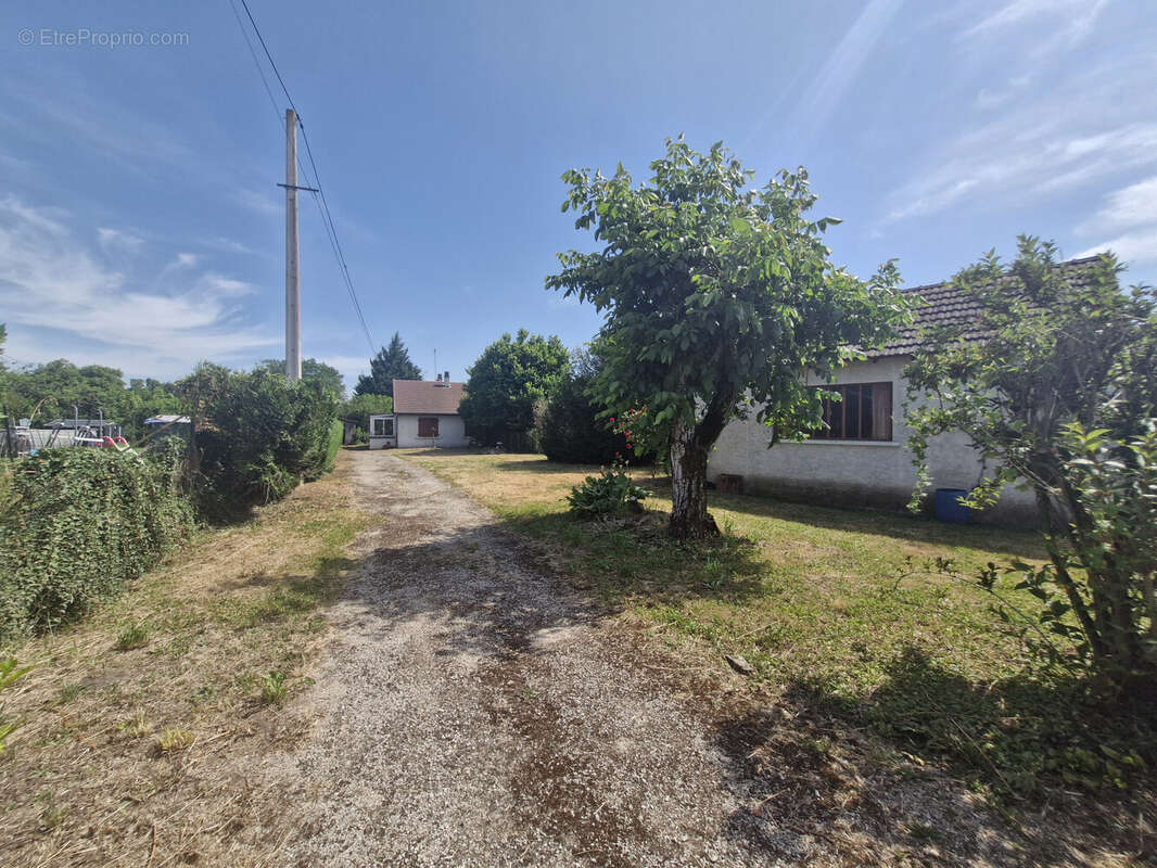 Autre à CHARNAY-LES-CHALON