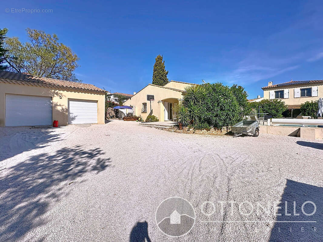 Maison à ROQUEBRUNE-SUR-ARGENS