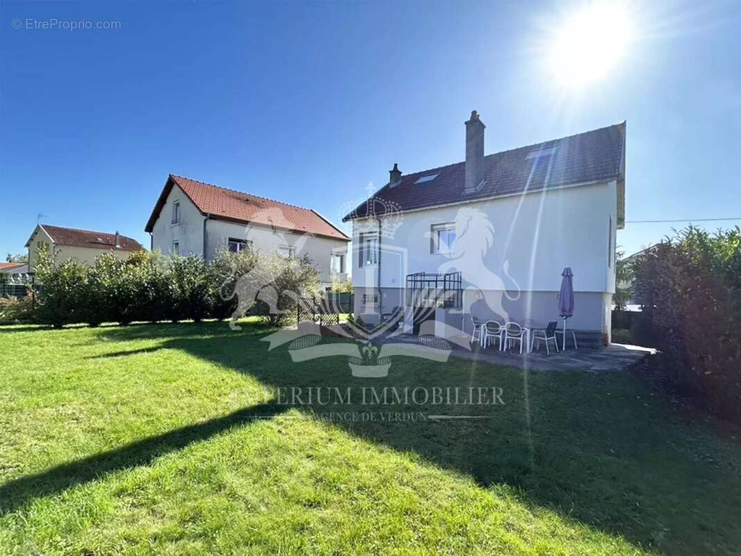 Maison à DUGNY-SUR-MEUSE