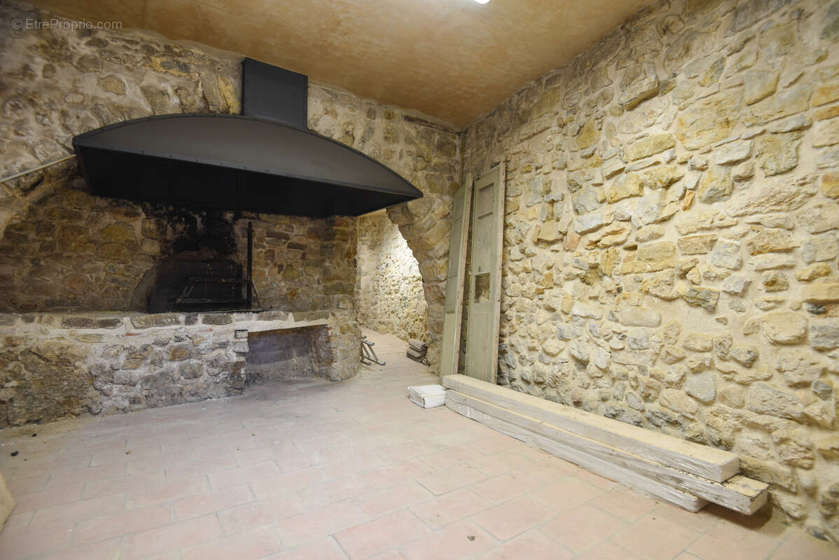 Maison à CHATEAUNEUF-GRASSE