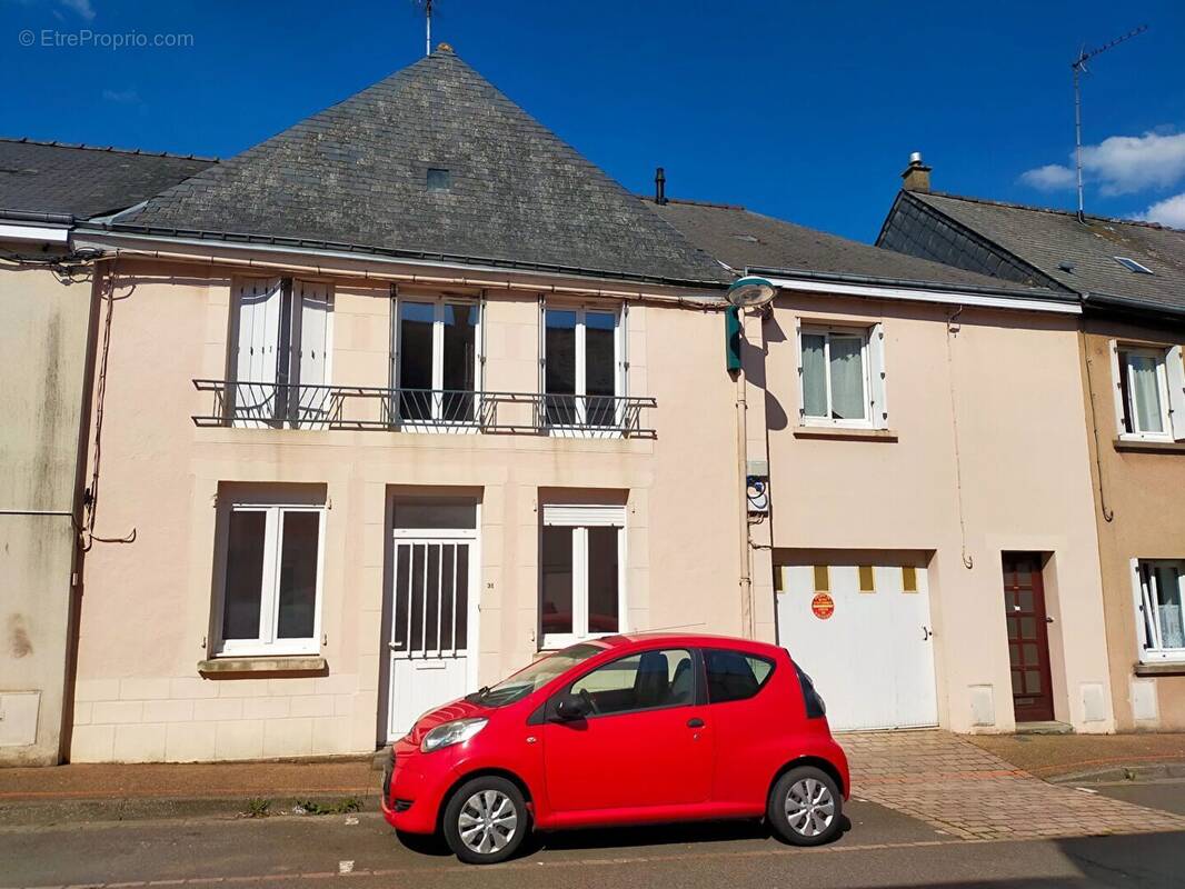 Maison à VILLAINES-LA-JUHEL