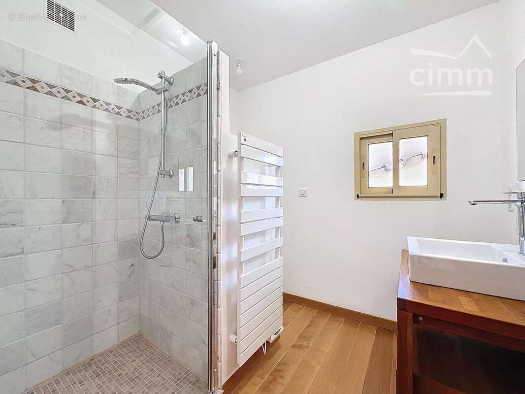 Maison à L&#039;ISLE-SUR-LA-SORGUE