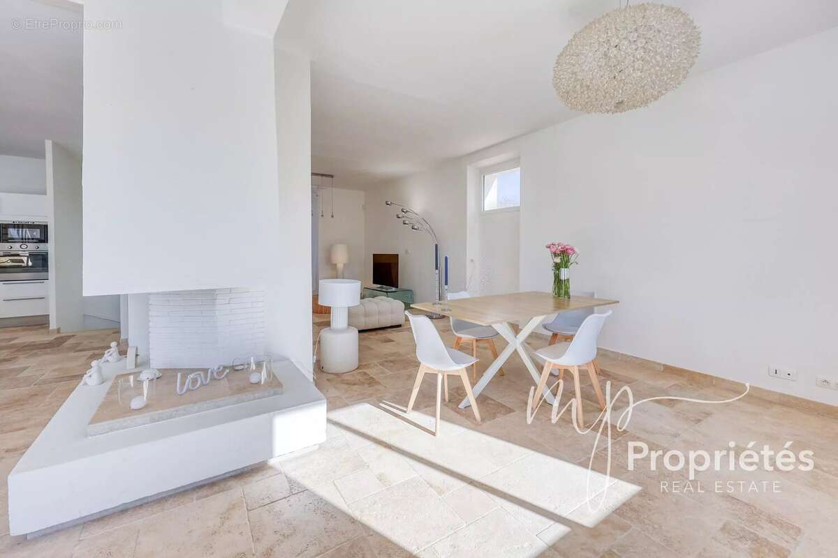 Maison à BORMES-LES-MIMOSAS