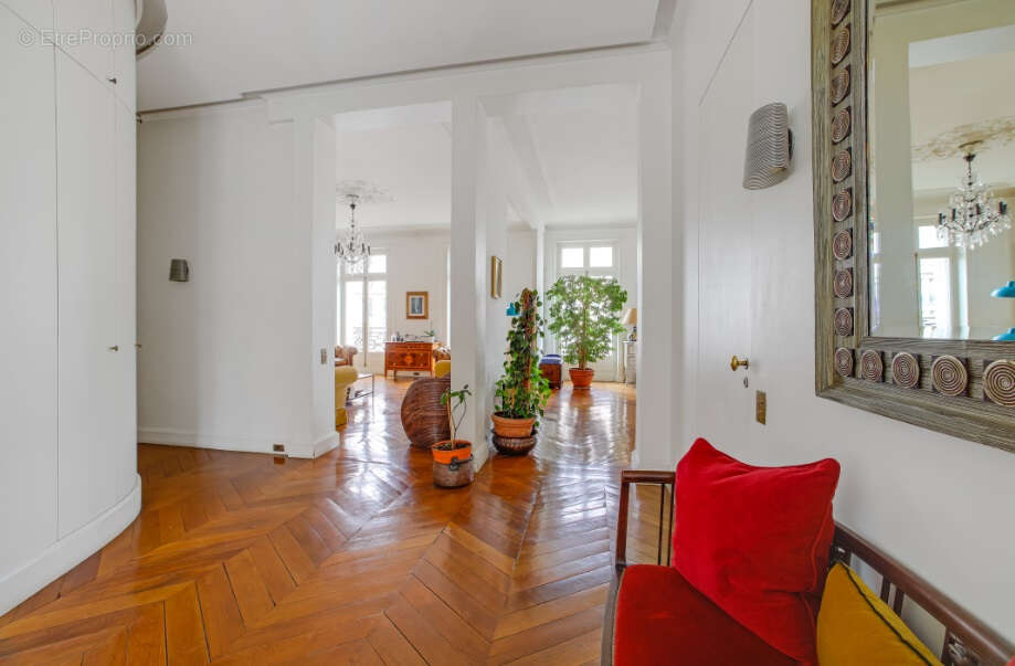 Appartement à PARIS-8E