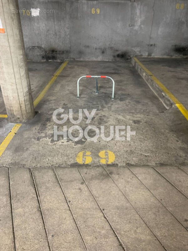 Parking à PARIS-20E