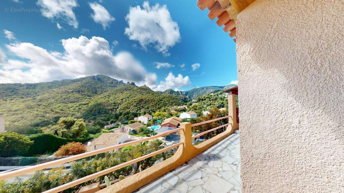 Villa de  plain pied avec vue panoramique sur l'Esterel et garage 2 voitures - photo 11