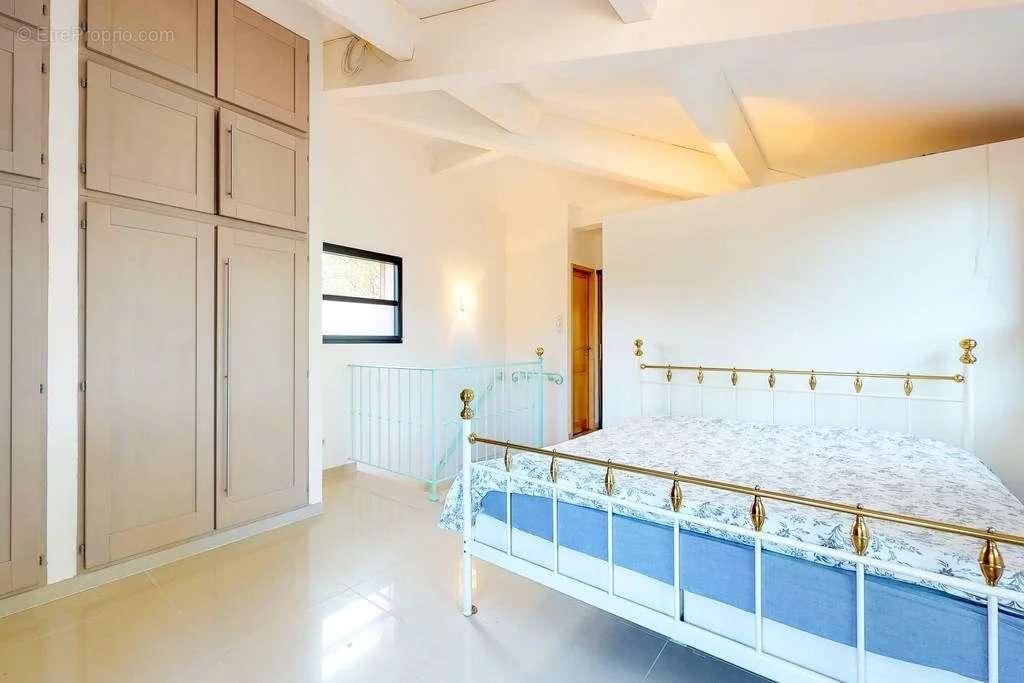 Maison à SAINT-CYR-SUR-MER