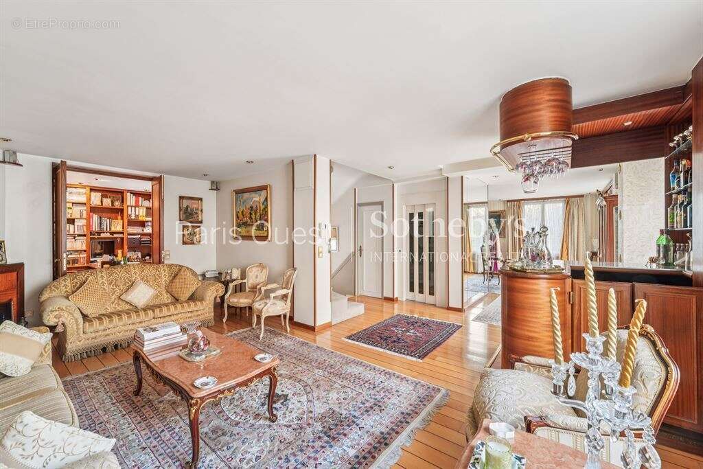Maison à NEUILLY-SUR-SEINE