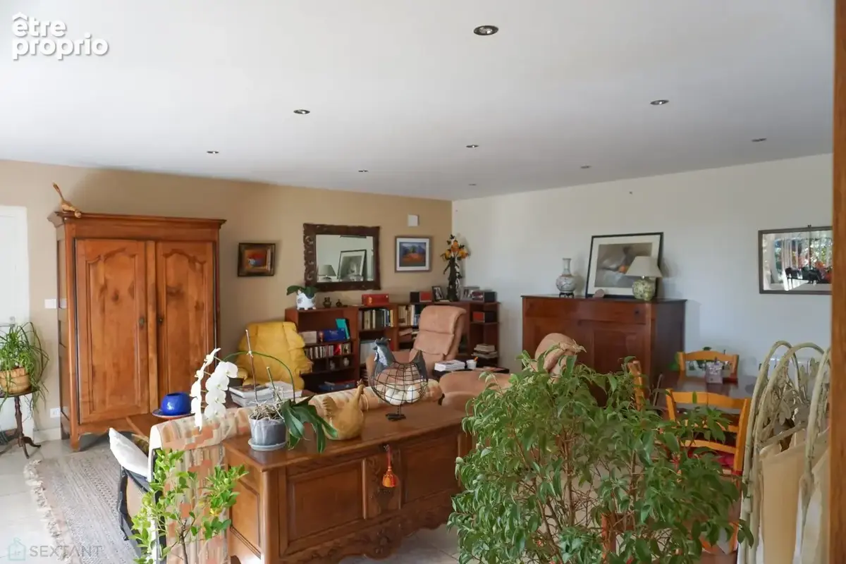 Spacieuse maison en pierre située dans un village historique. - photo 10