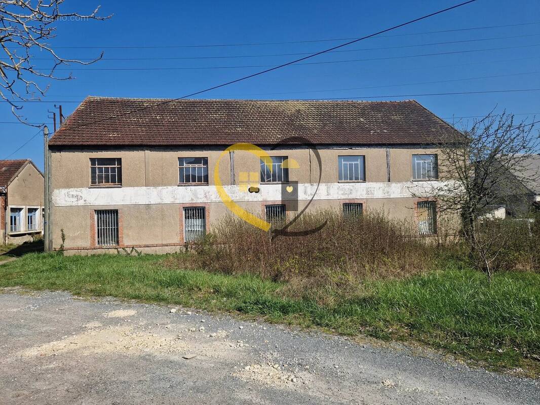 Commerce à MEHUN-SUR-YEVRE